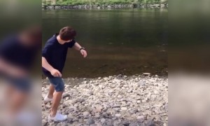 ನೀರಿನ ಮೇಲೆ ಕಲ್ಲು ಎಸೆಯುವ ಕಲೆ