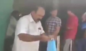 ಭಾರತದಲ್ಲಿ ಕೊರೊನವನ್ನು ಮಾರುತ್ತಿರುವ ವ್ಯಕ್ತಿ