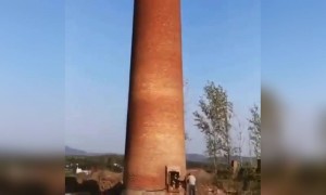 ದೊಡ್ಡ ಗೋಪುರ ಹೇಗೆ ಬೀಳ್ತು ನೋಡಿ....!