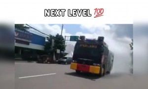 ಇಡೀ ಊರಿಗೆ ಹೋಗೆ ಹಾಕ್ತ ಇದಾರೆ ...!!!