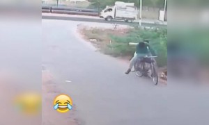 ಸೈಕಲ್ ಅಡ್ಡ ಬಂತಾ ಹಾವು ಅಡ್ಡ ಬಂತ ...???