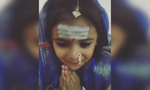 ಈ ಮಗುನ ನೋಡಿ ಎಷ್ಟು ಮುದ್ದಾಗಿದೆ ....