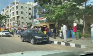 ಮದ್ಯ ಪ್ರಿಯರ ಸಾಲು
