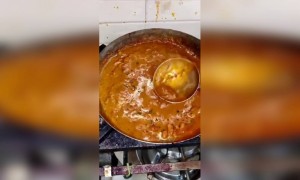 ಬೊಂಬಾಟ್ ಭೋಜನ