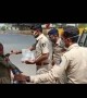 ಇಷ್ಟು ಕಷ್ಟದ ಪರಿಸ್ಥಿಯಲ್ಲೂ ಆರಕ್ಷಕರಿಂದ ಬಡಪಾಯಿಗಳ ರಕ್ಷಣೆ